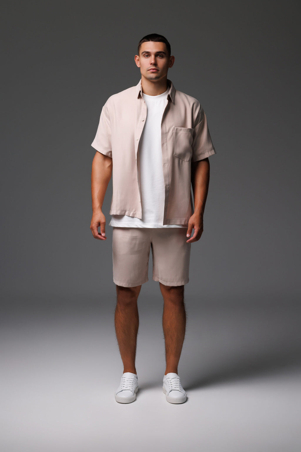 Чоловічий костюм: сорочка і шорти
