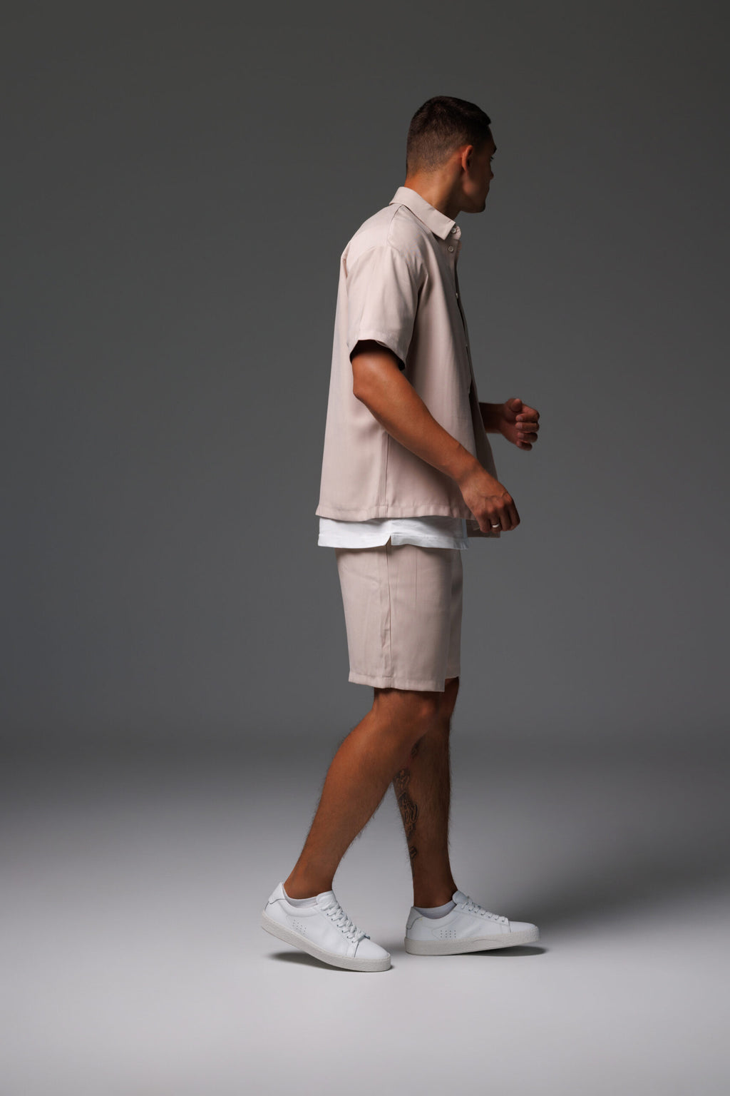 Чоловічий костюм: сорочка і шорти