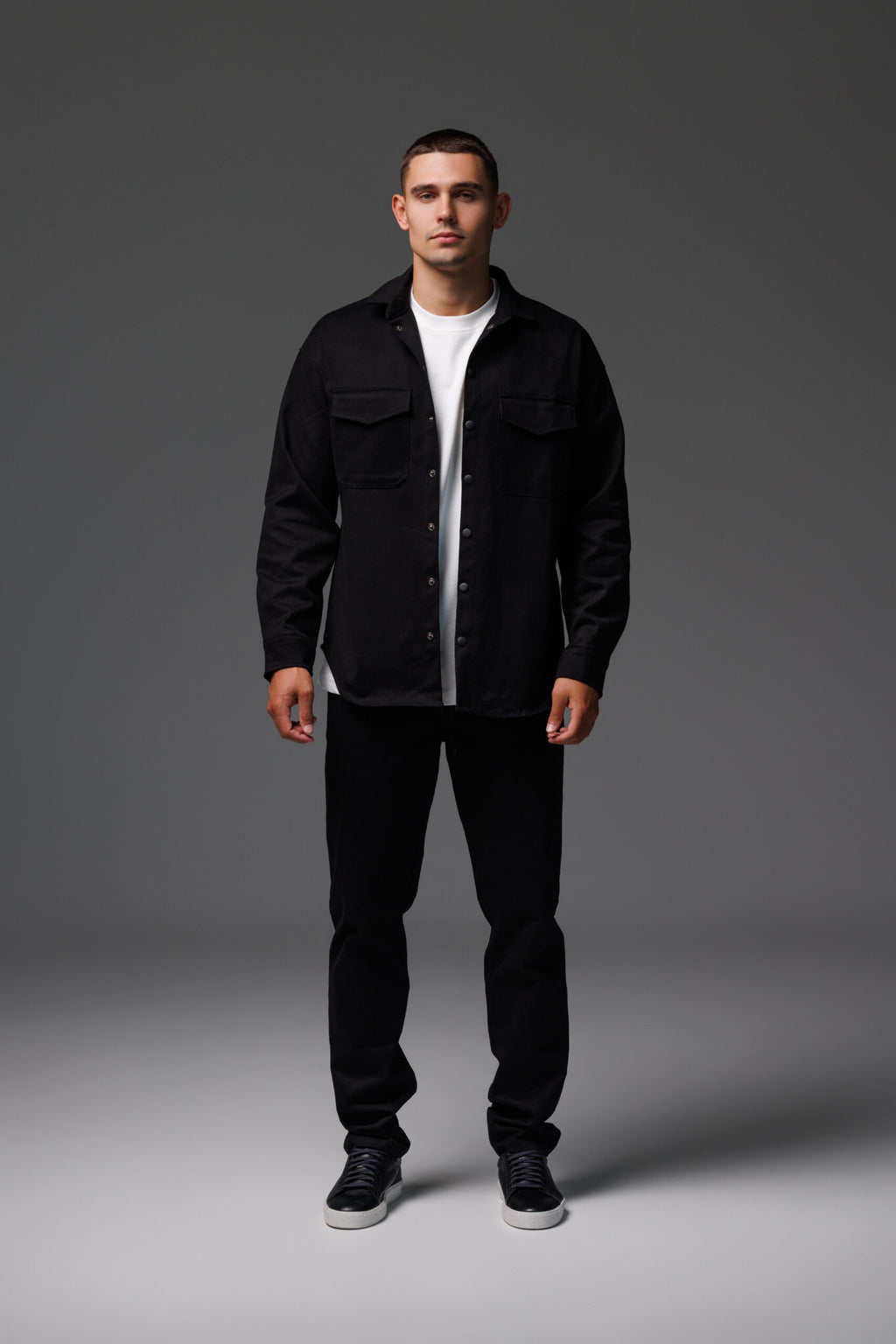 Чоловічий костюм: сорочка і брюки