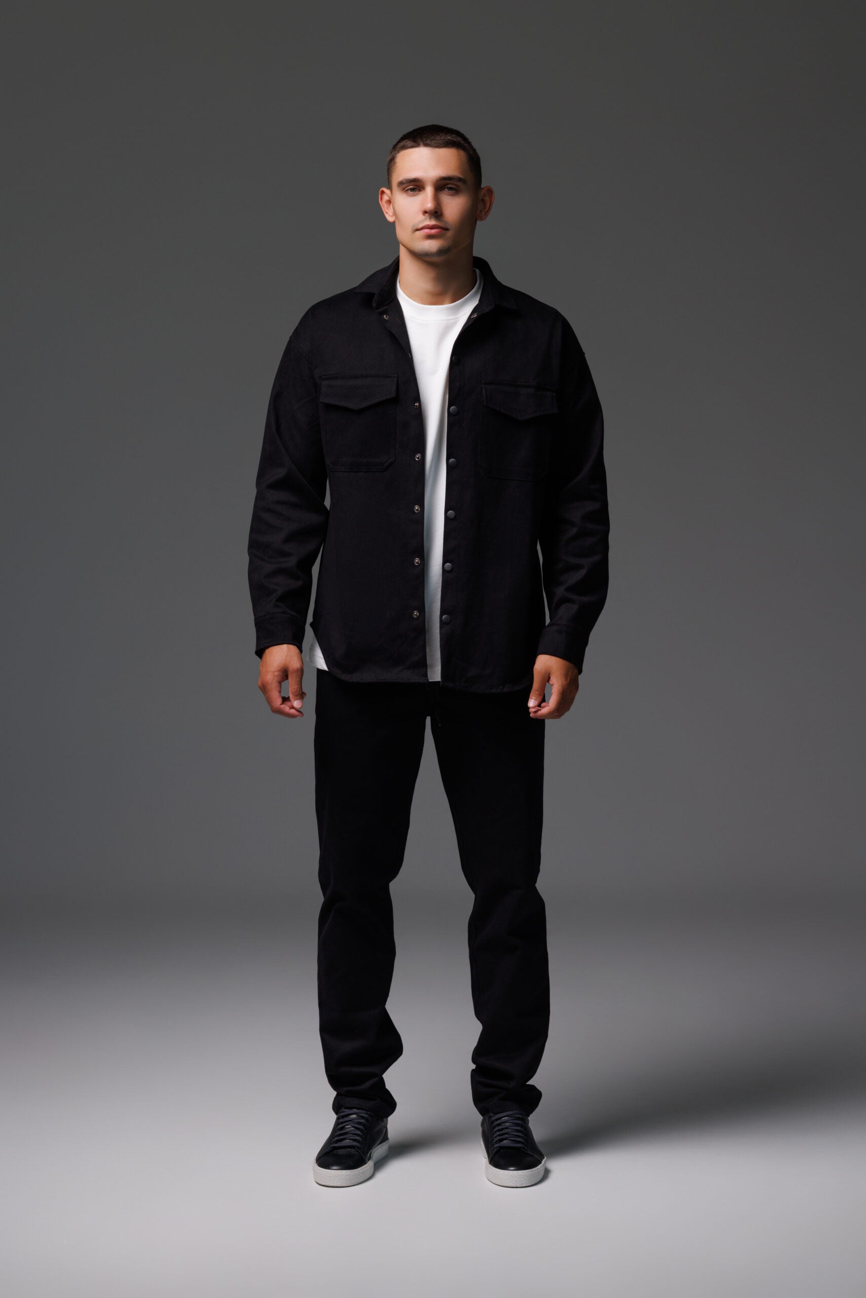 Чоловічий костюм: сорочка і брюки