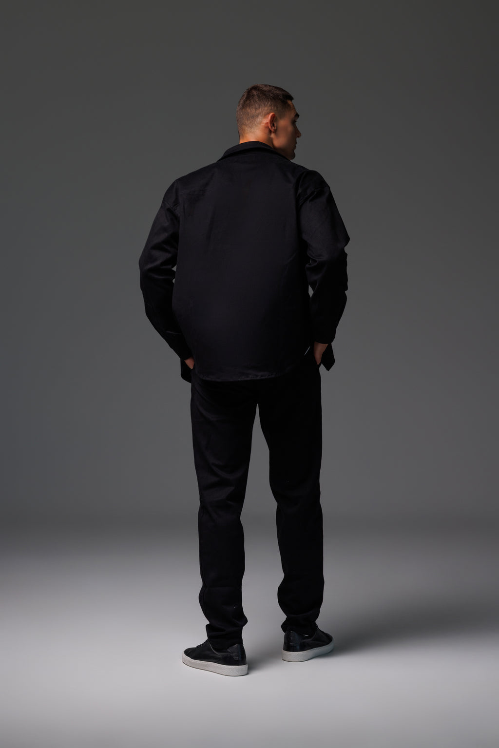 Чоловічий костюм: сорочка і брюки