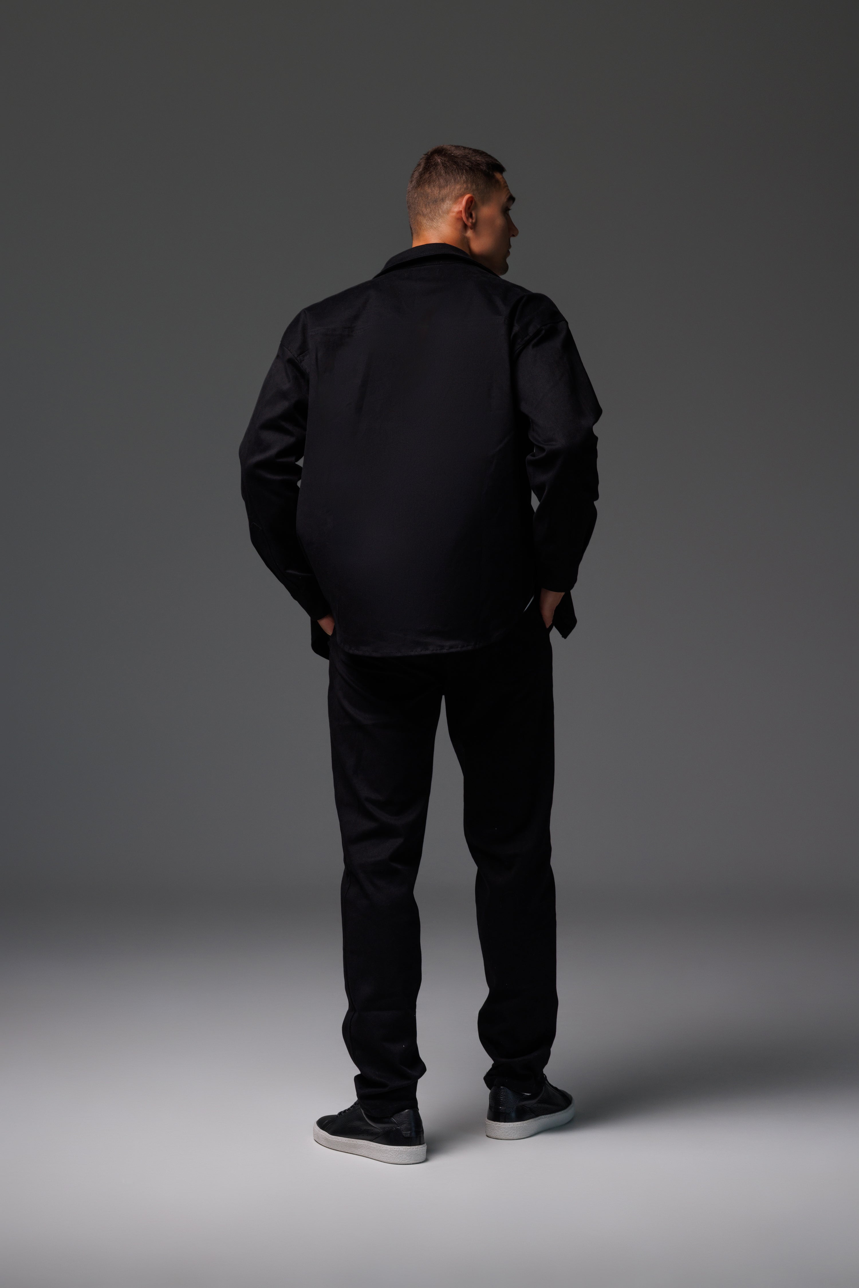 Чоловічий костюм: сорочка і брюки