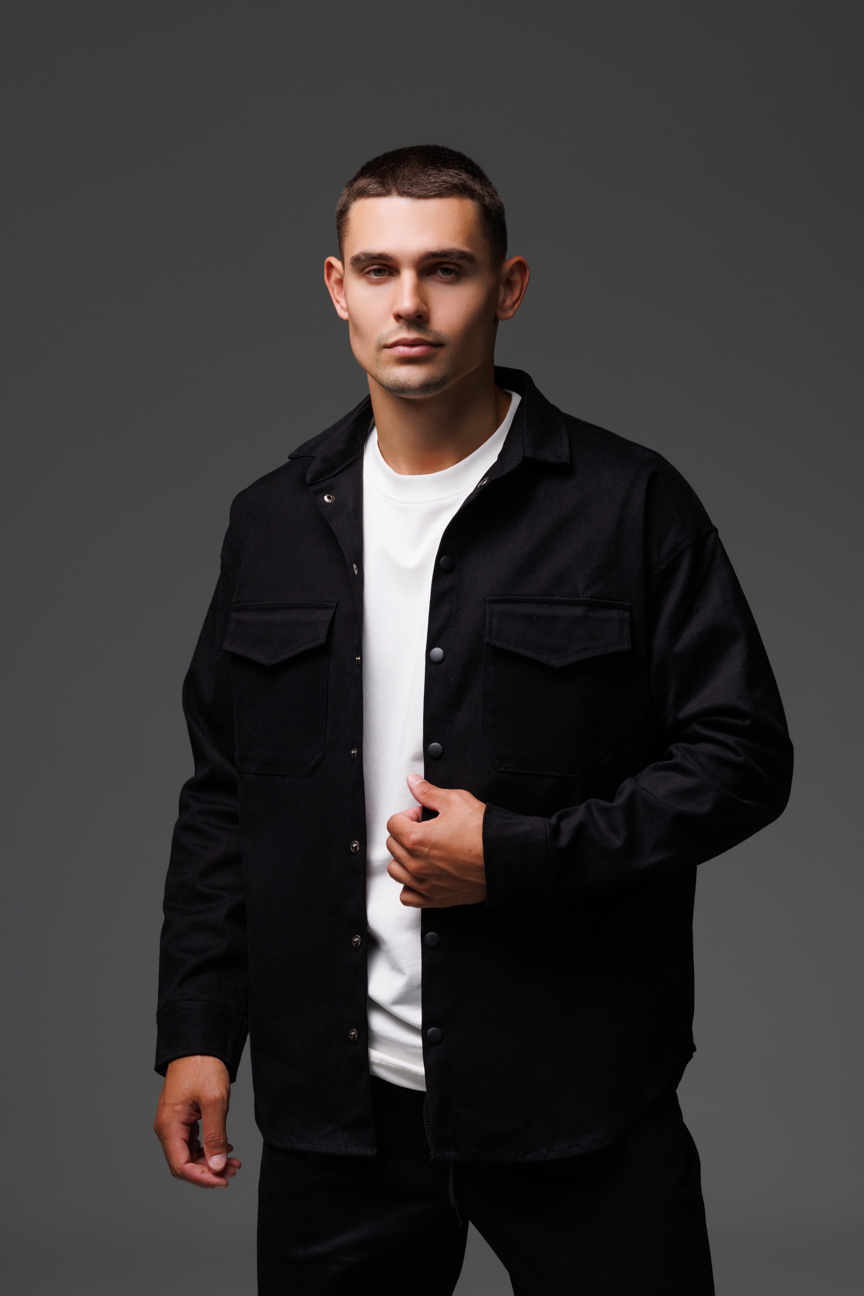 Чоловічий костюм: сорочка і брюки