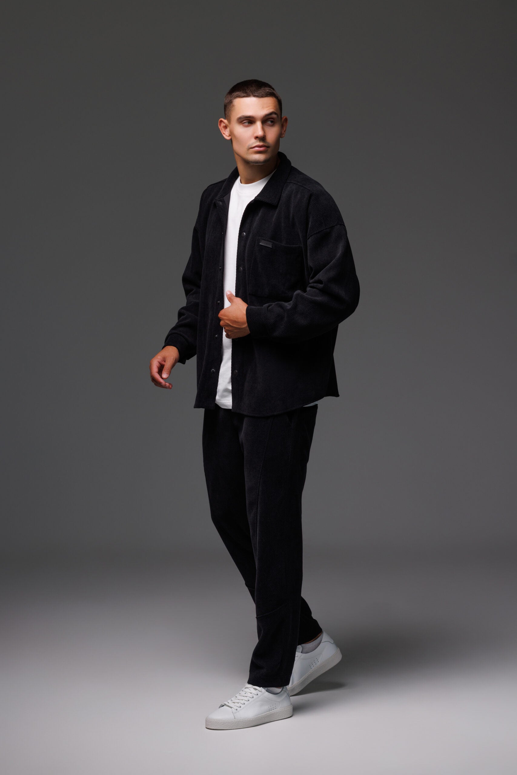 Чоловічий костюм: сорочка і брюки