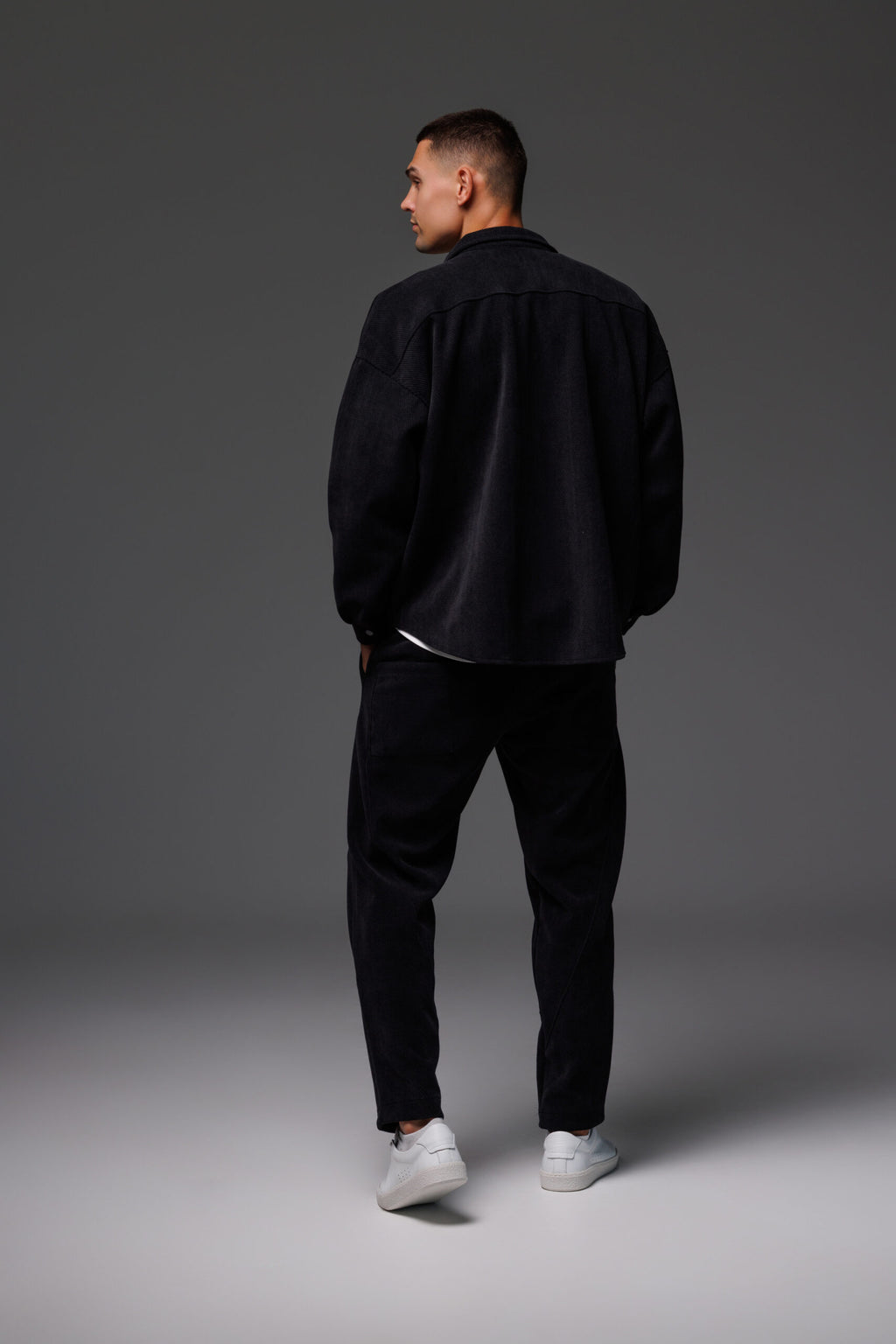 Чоловічий костюм: сорочка і брюки