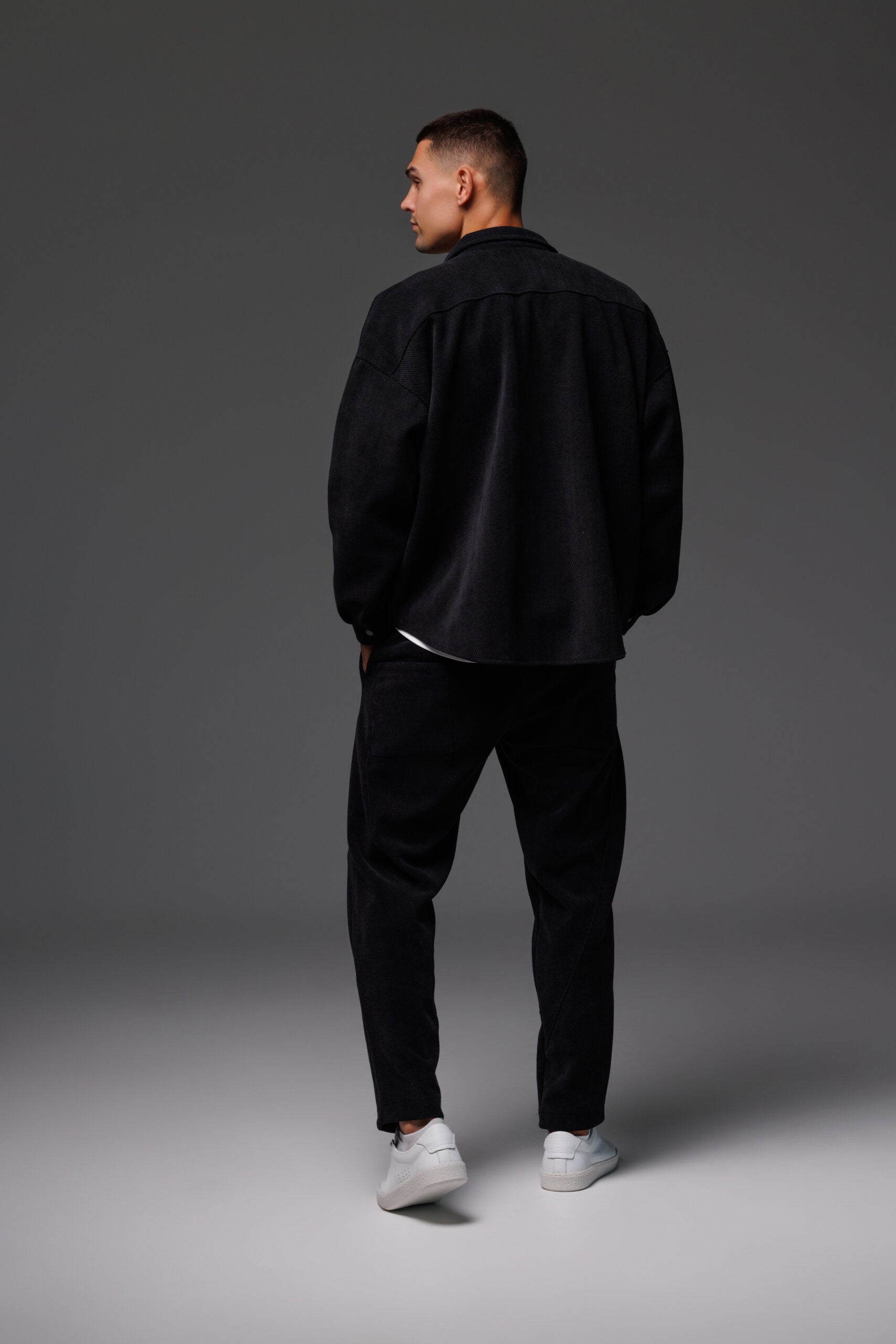 Чоловічий костюм: сорочка і брюки