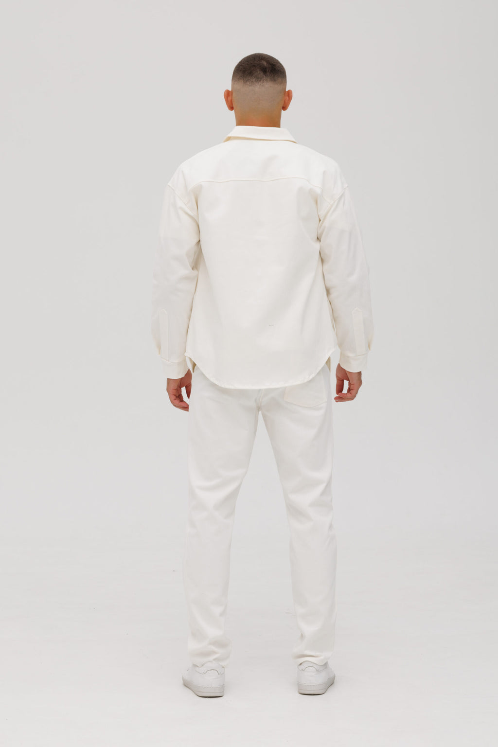 Чоловічий костюм: сорочка і брюки