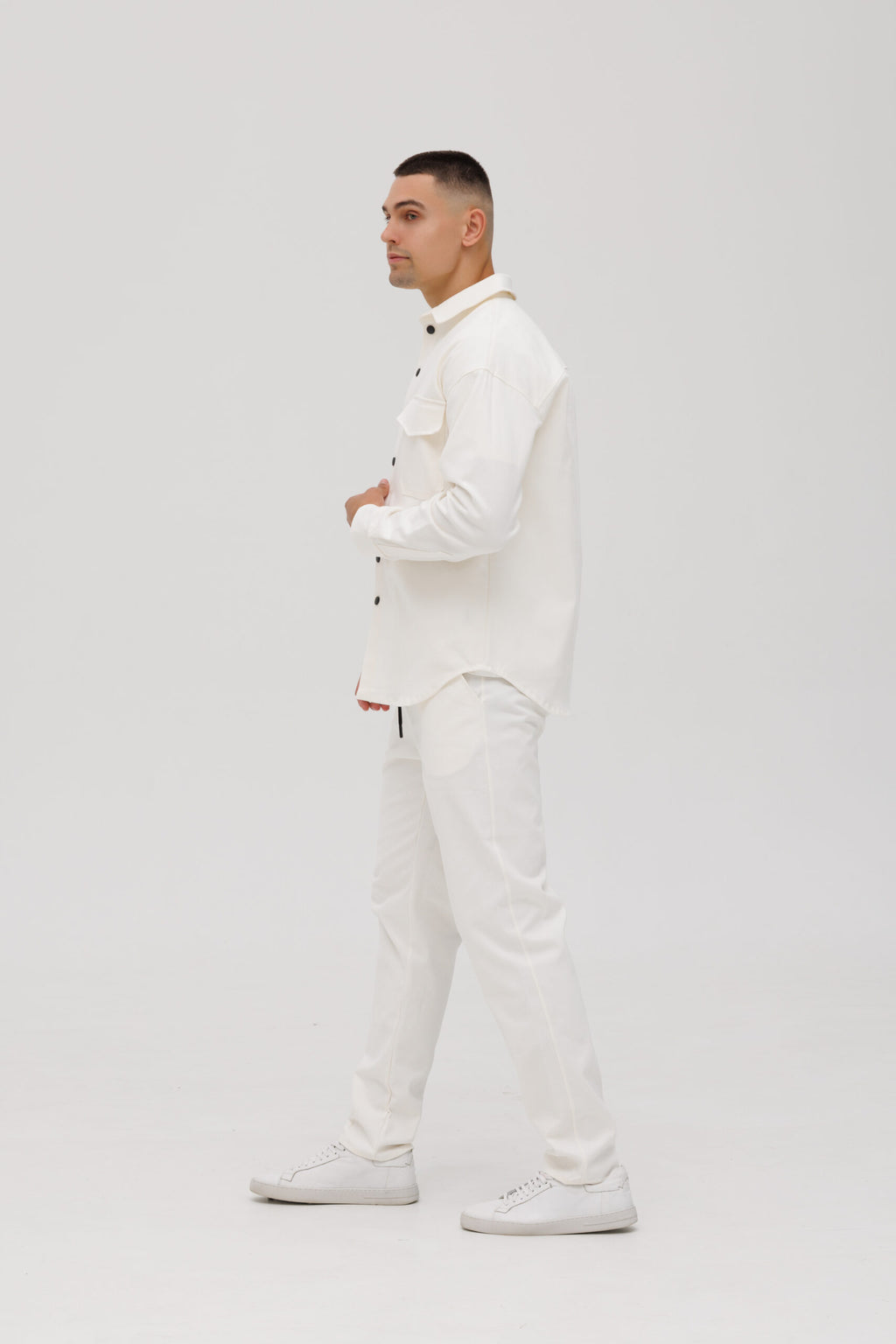 Чоловічий костюм: сорочка і брюки