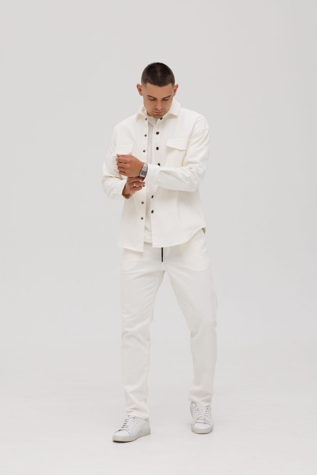 Чоловічий костюм: сорочка і брюки