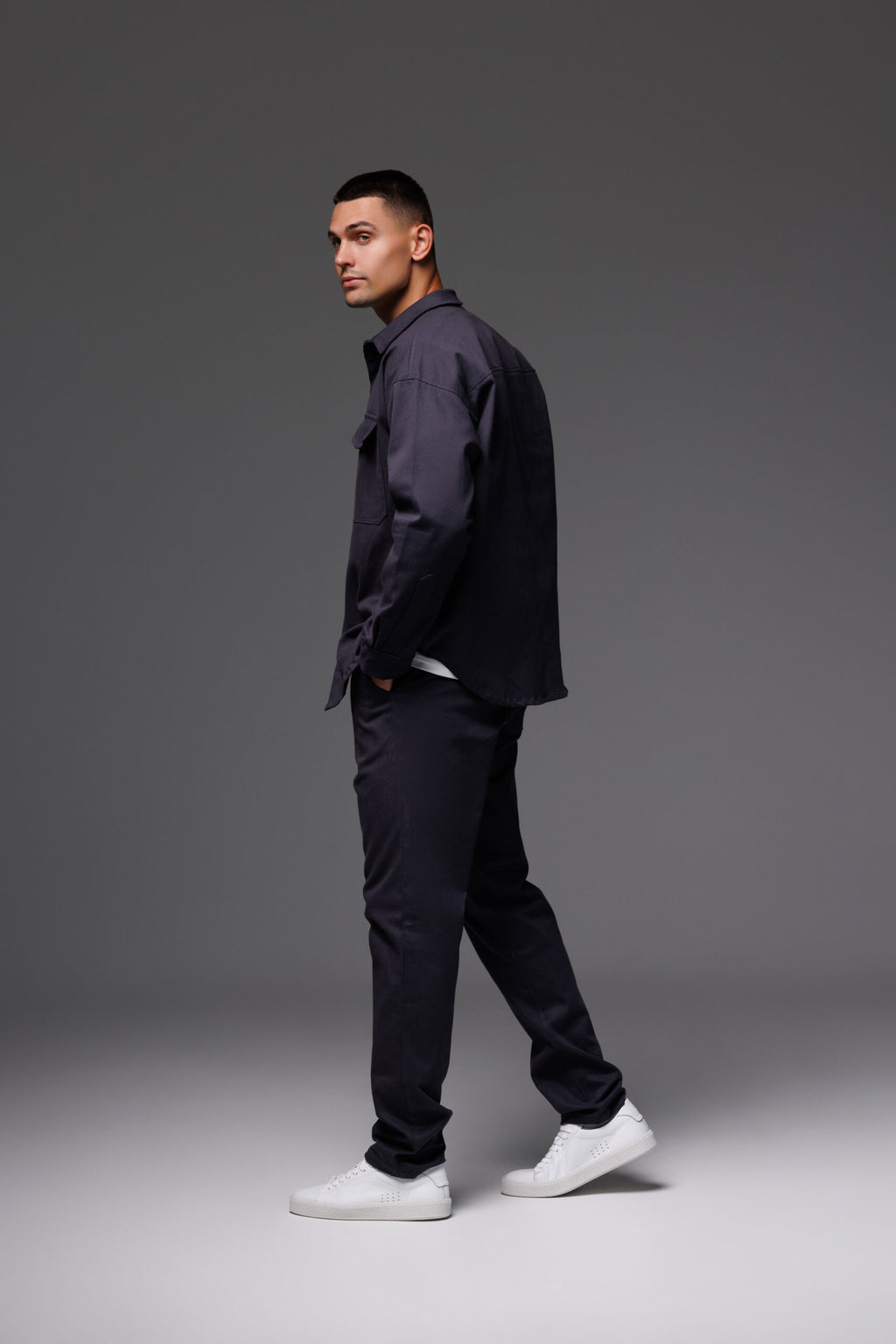 Чоловічий костюм: сорочка і брюки