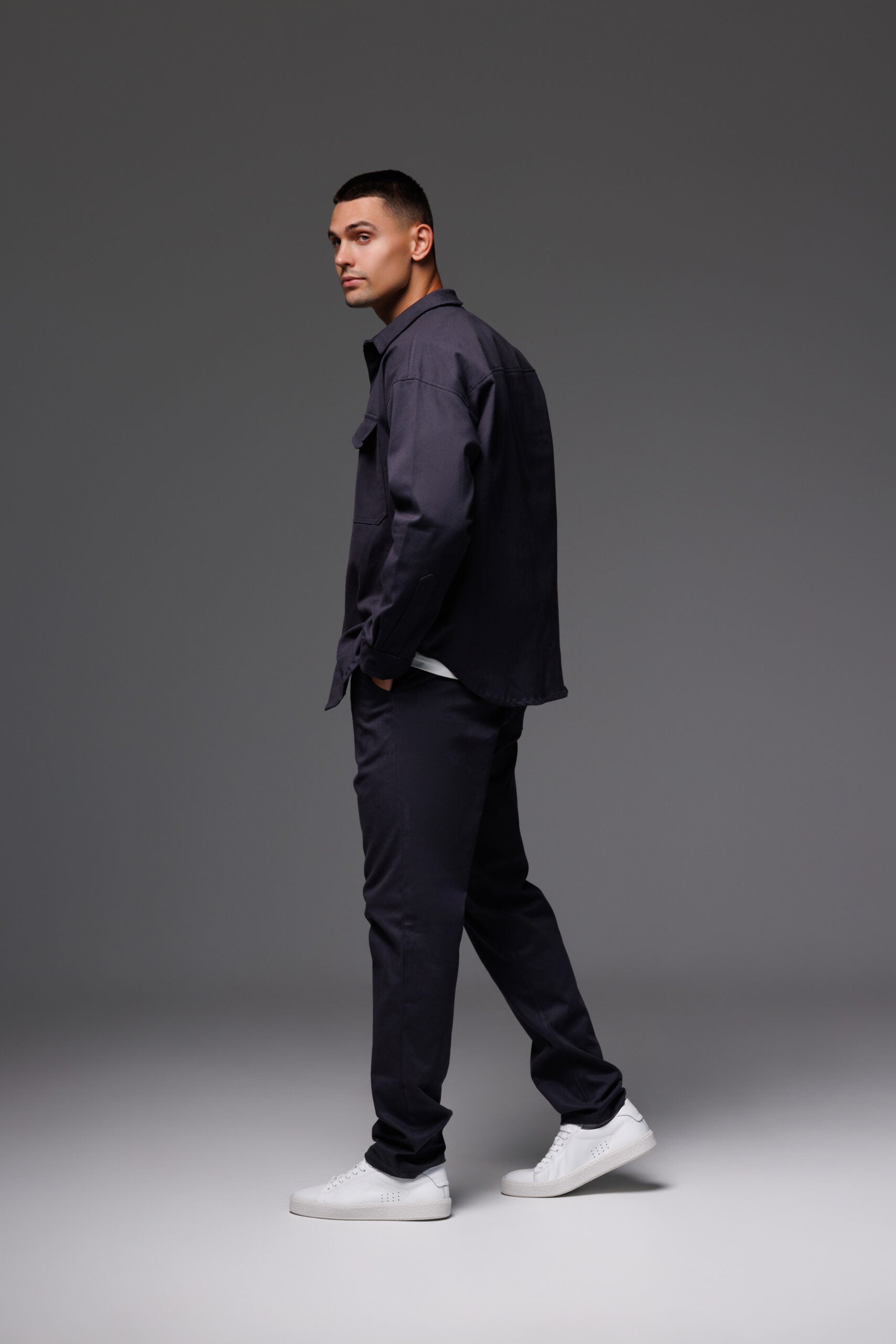 Чоловічий костюм: сорочка і брюки