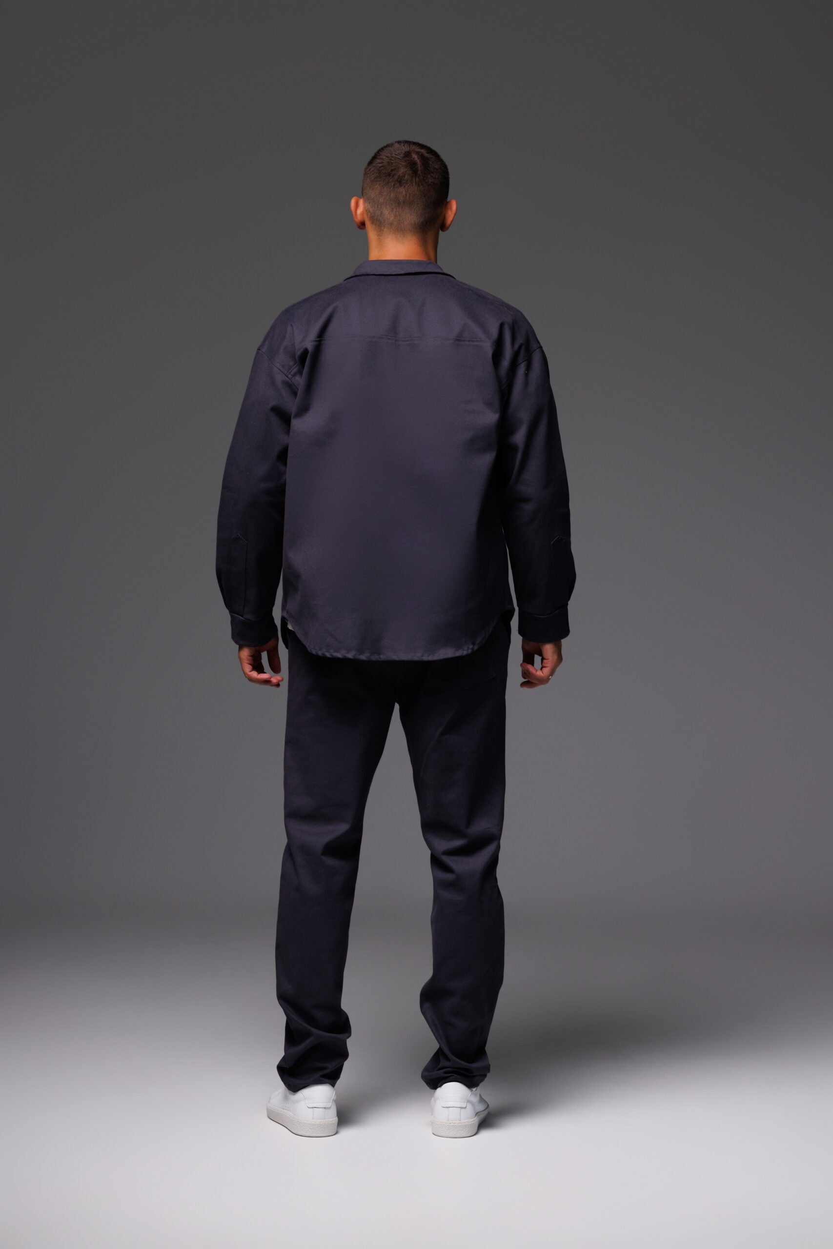 Чоловічий костюм: сорочка і брюки