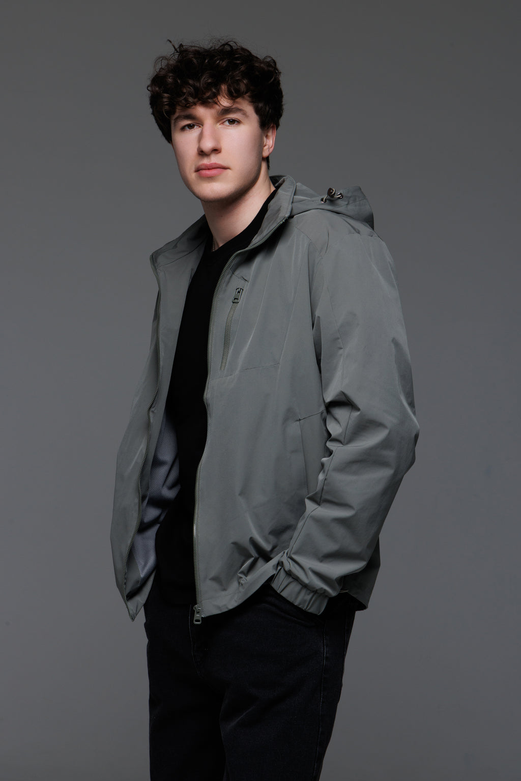 Куртка-ветровка