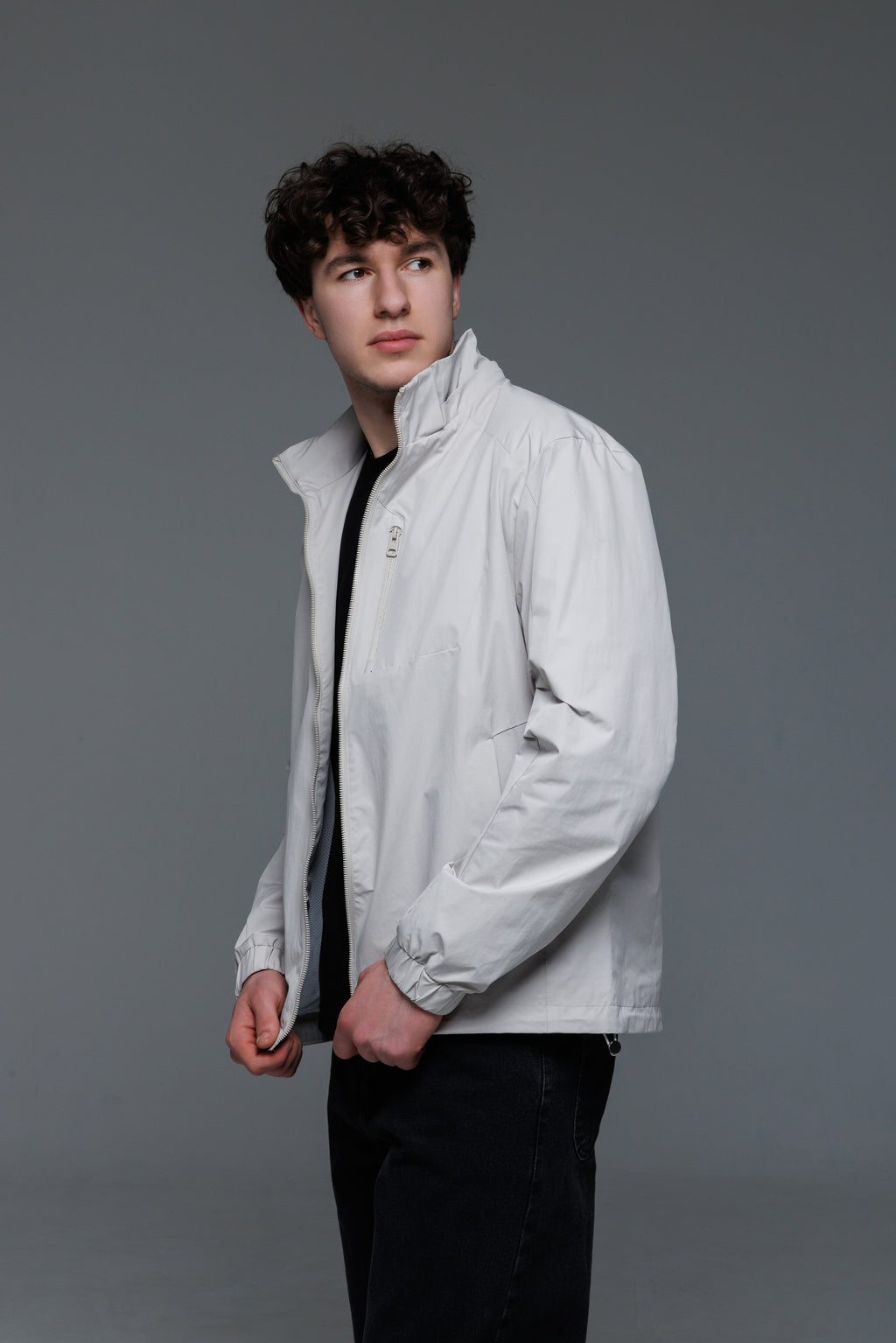 Куртка-ветровка