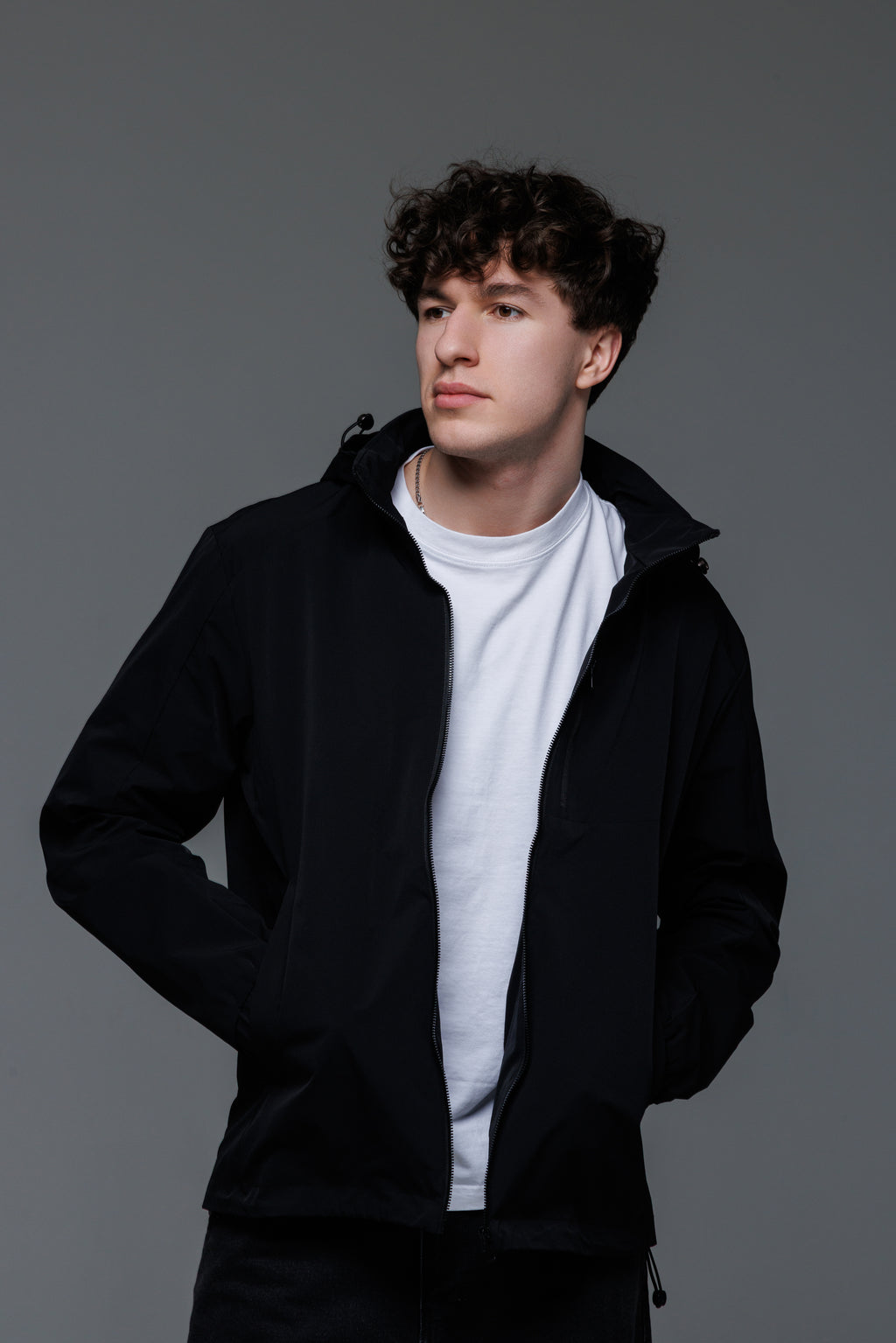 Куртка-ветровка