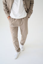 Чоловічий костюм: сорочка і брюки