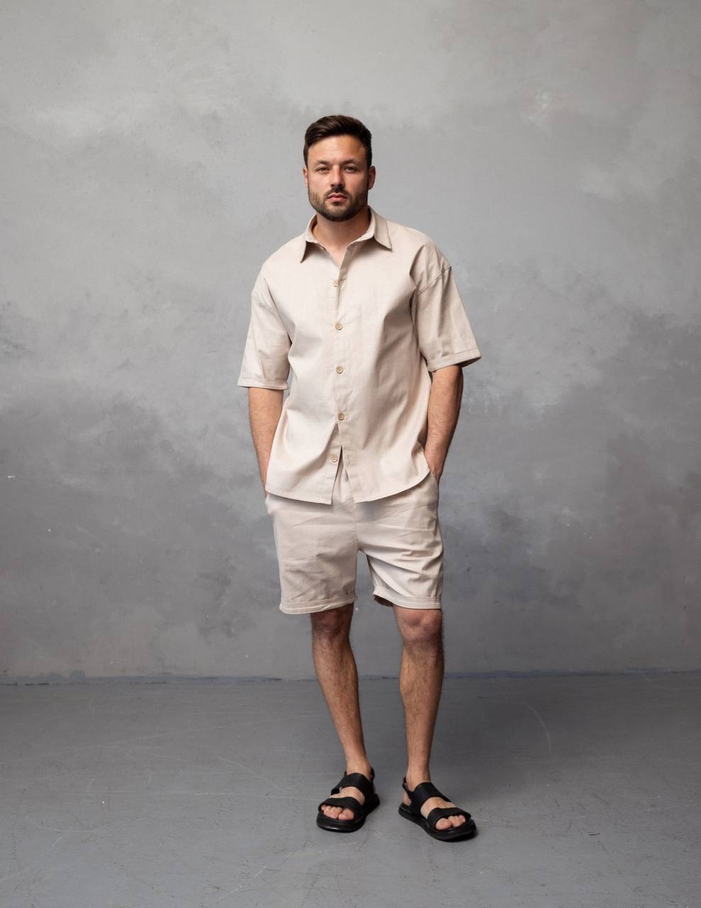 Чоловічий костюм: сорочка і шорти