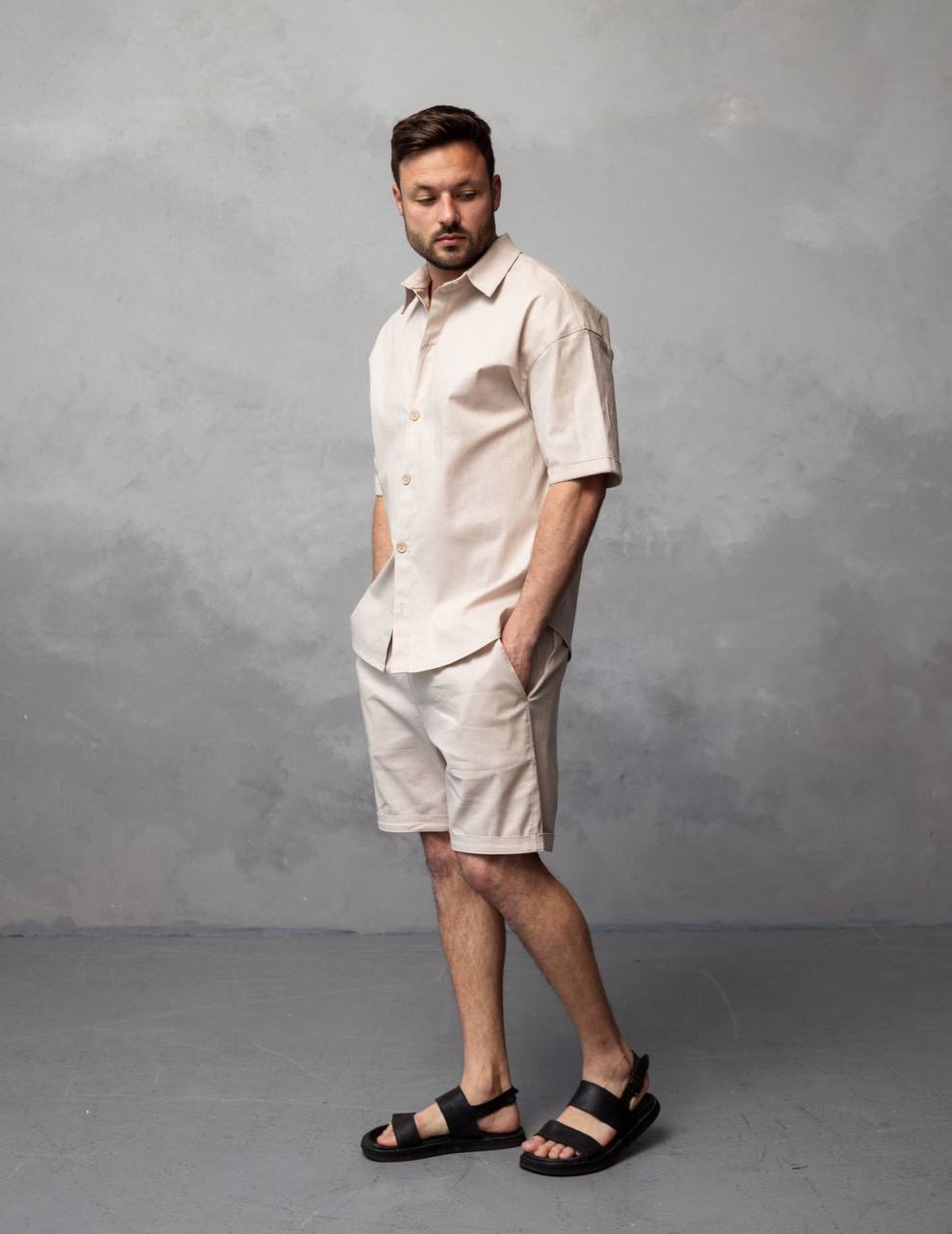 Чоловічий костюм: сорочка і шорти